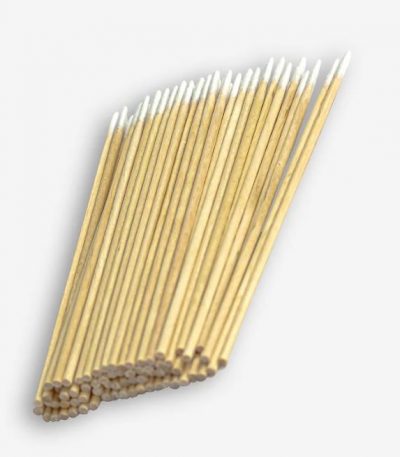 Bastoncillos de madera con punta de algodón